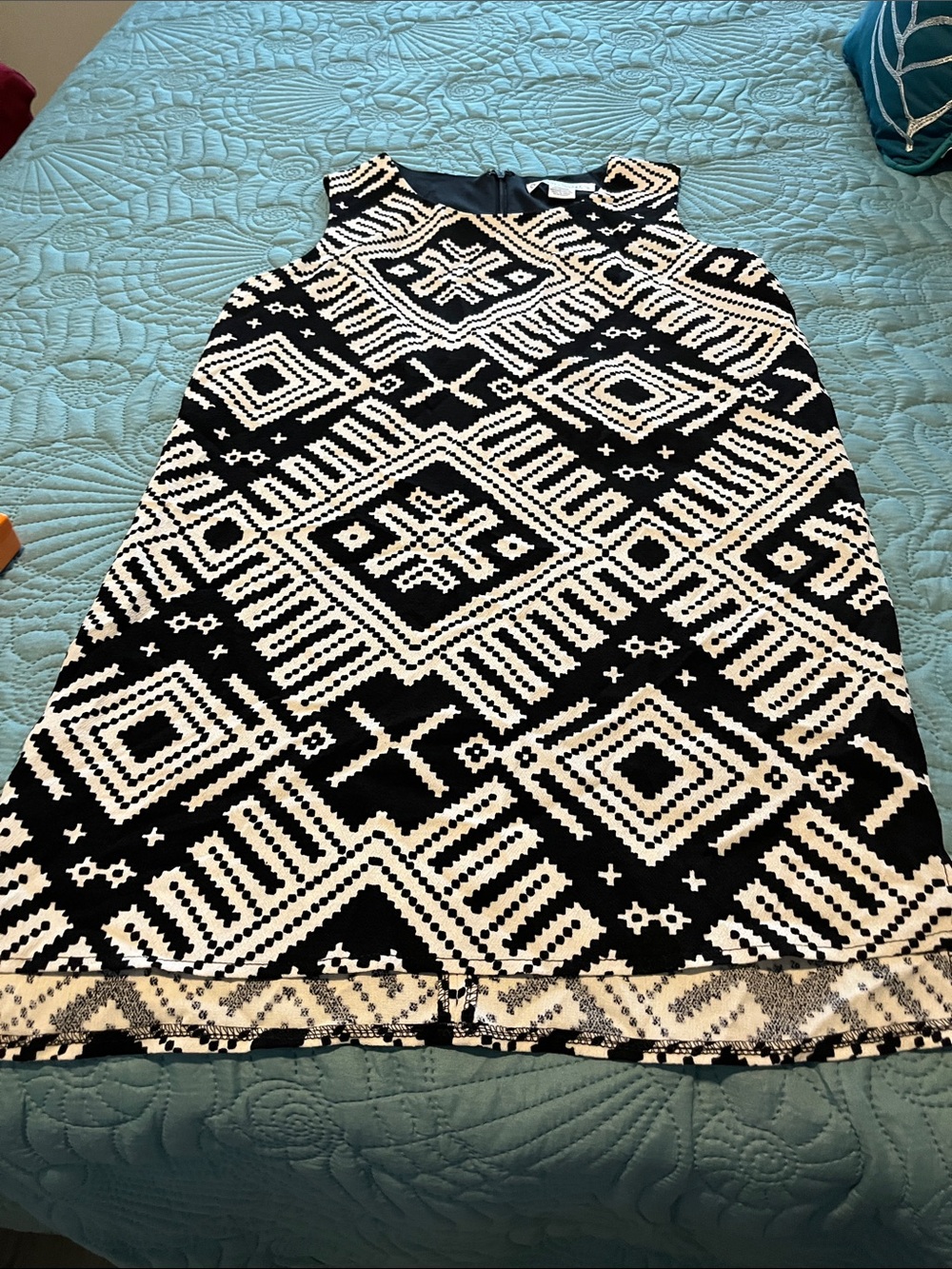 Sans Souci Black & White Geometric Shift Dress
